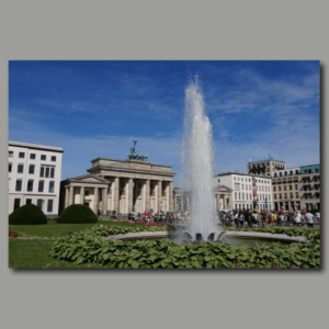 Poster: Berlin Brandenburger Tor Pariser Platz Springbrunnen