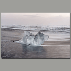 Poster: Eisblock am Strand