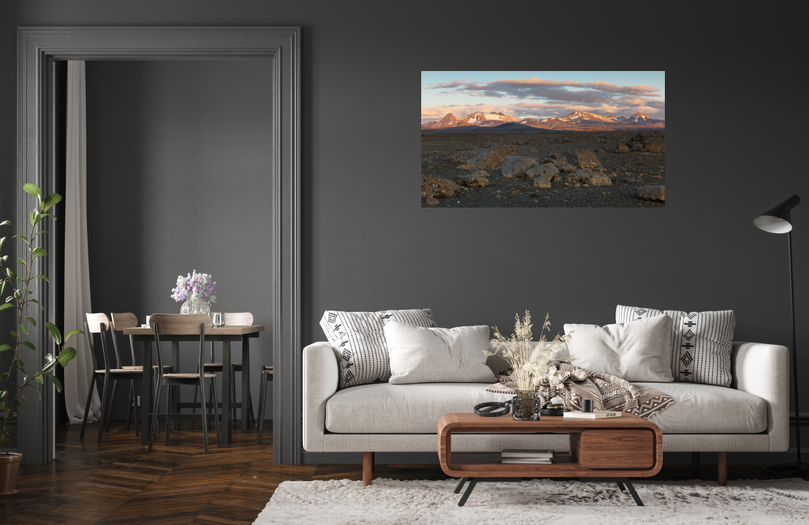 Poster: Panorama - Dunkle Steinlandschaft Bergkette im Abendlicht – Image 2