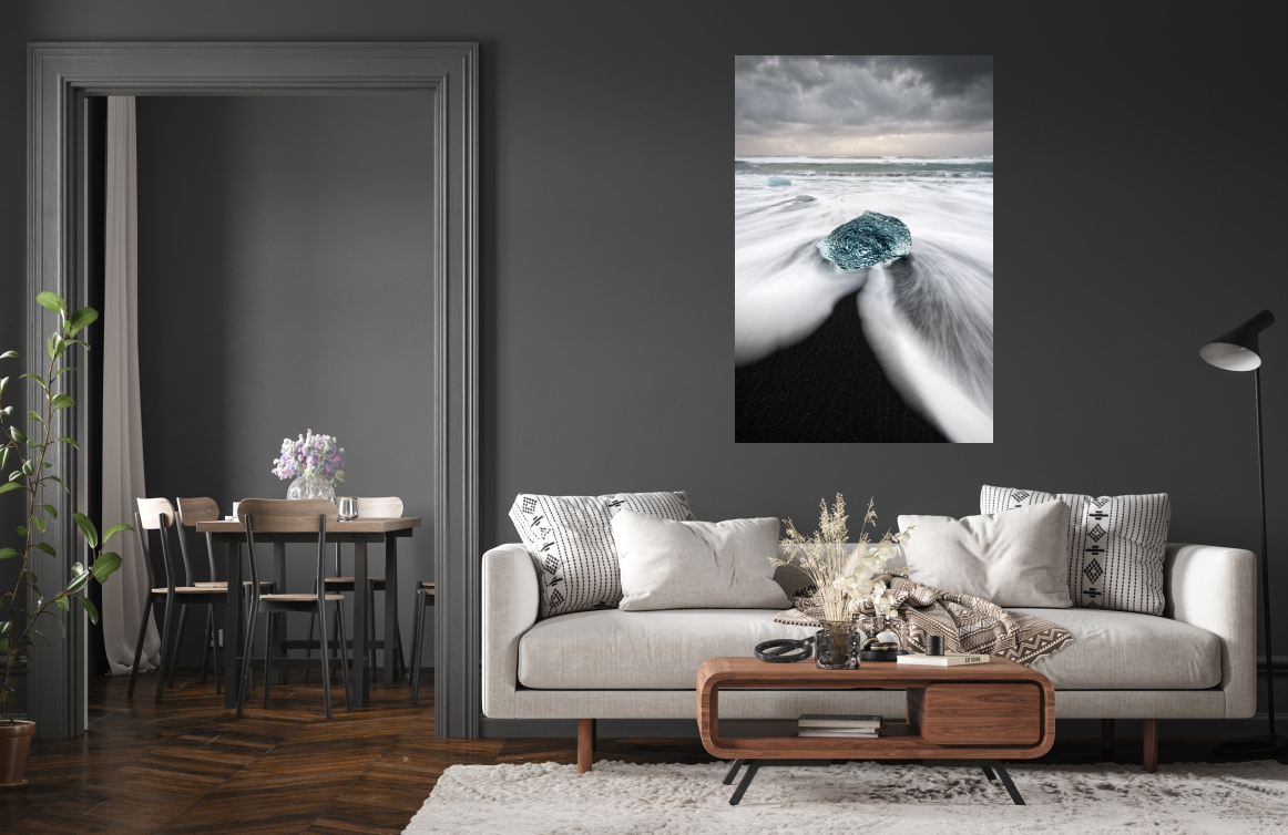 Poster: Schwarzer Strand mit Eisblock - Image 2