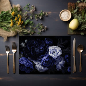 raxxa Premium-Tischset: Vintage Dunkelheit: Blaue Pfingstrosen auf Schwarz in barockem Glanz