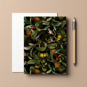 raxxa Postkarte: Dunkles Erbe der Tropen: Mitternachts Dschungel Vintage-Blumen und -Blätter