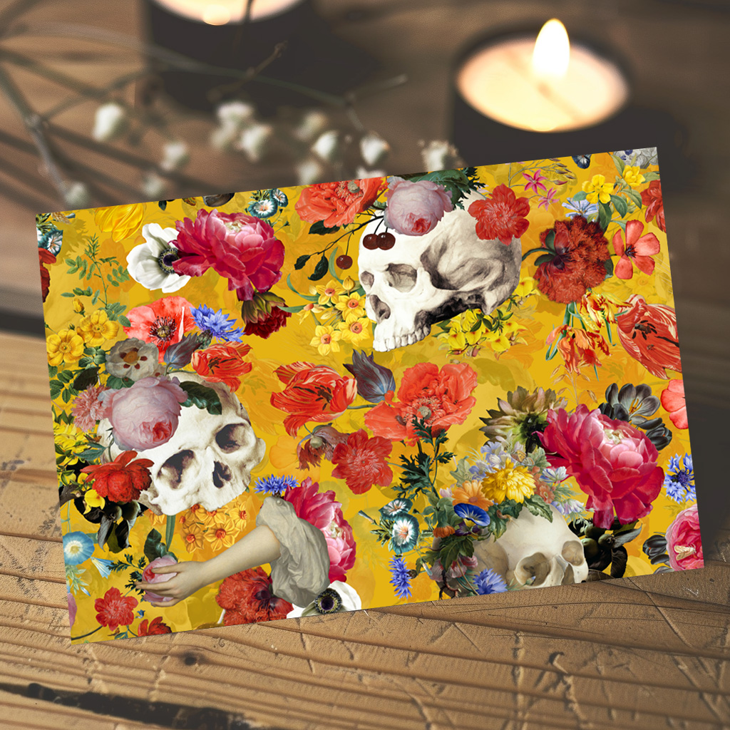 raxxa Postkarte: Gothic Vintage: Mystische Sonnige Schädelwelten