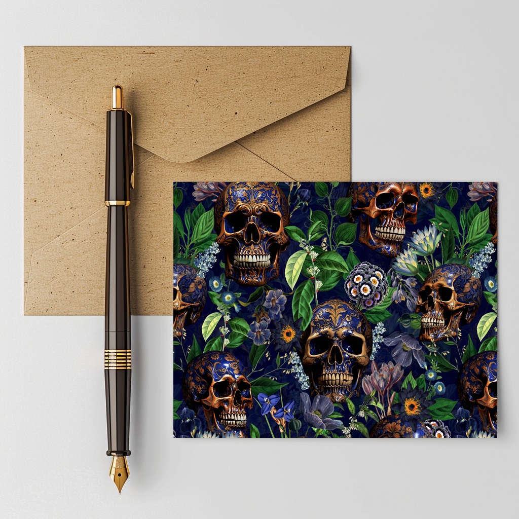 raxxa Postkarte: Düstere Schönheit: Gothic Vintage Skulls und Blumen