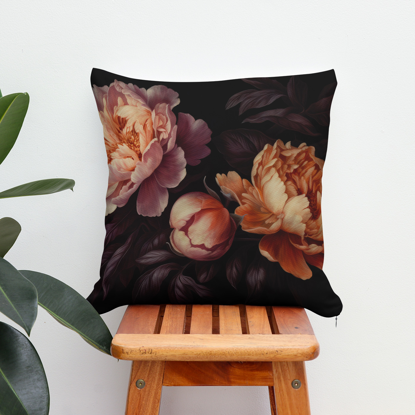 Kissen: Verwobene Leidenschaft- Barocke Pfingstrosen auf Schwarz