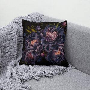 Kissen: Purple Blüten auf Schwarz- Barocke Pfingstrosen in ihrer vollen Pracht