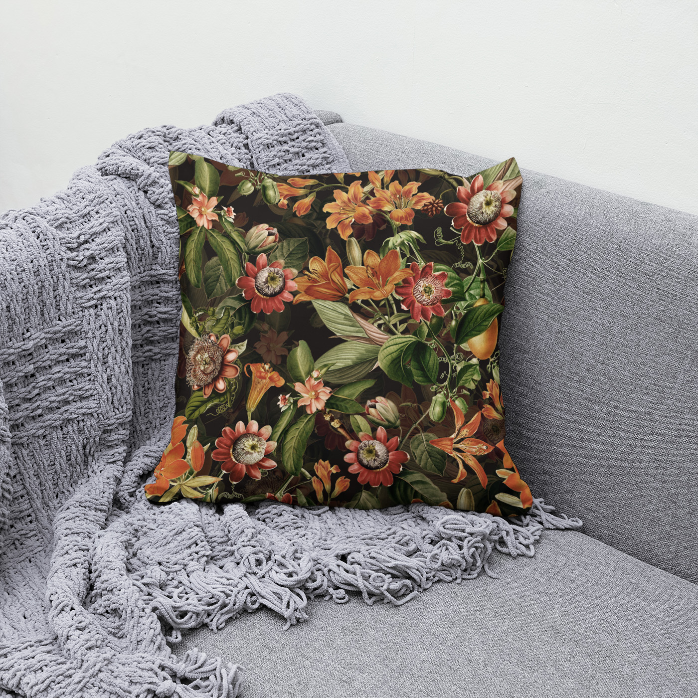 Kissen: Geheimnisvolle Blüten bei Nacht- Dunkles Vintage-Jungle-Muster