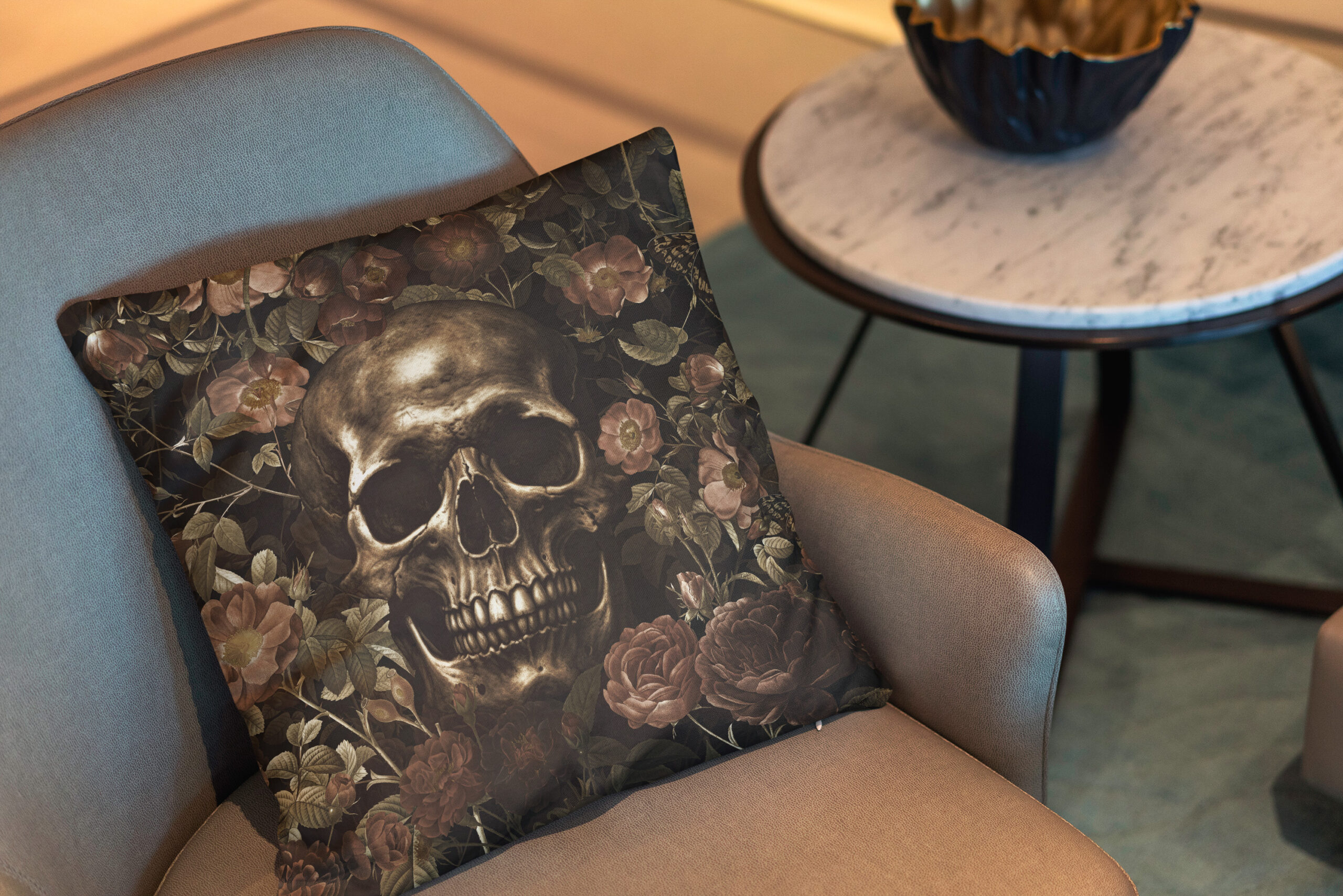 Kissen: Gothic Vintage Skull- Dunkle Eleganz