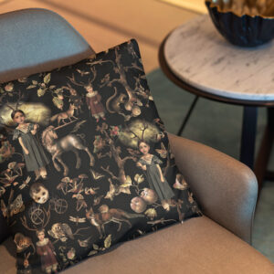 Kissen: Verwunschener Gothic Wald