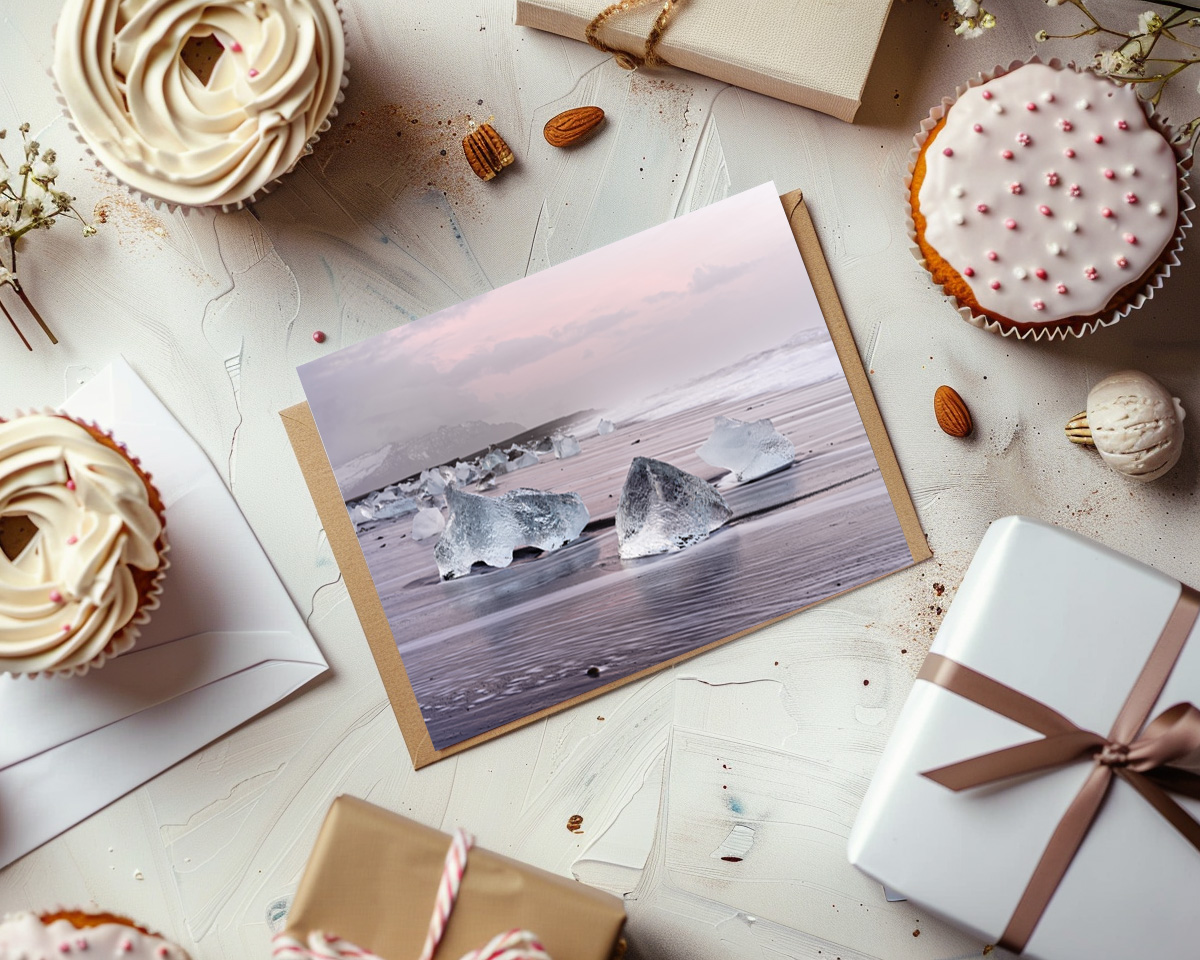 raxxa Postkarte: Eis am schwarzen Strand