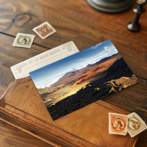 raxxa Postkarte: Kraterlandschaft mit markanten Schatten