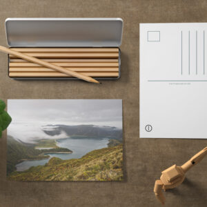 raxxa Postkarte: Vulkankrater mit Wolken