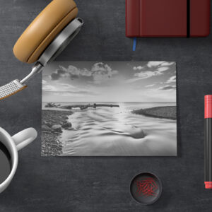 raxxa Postkarte: Sonnenuntergang mit Fluss und Treibholz