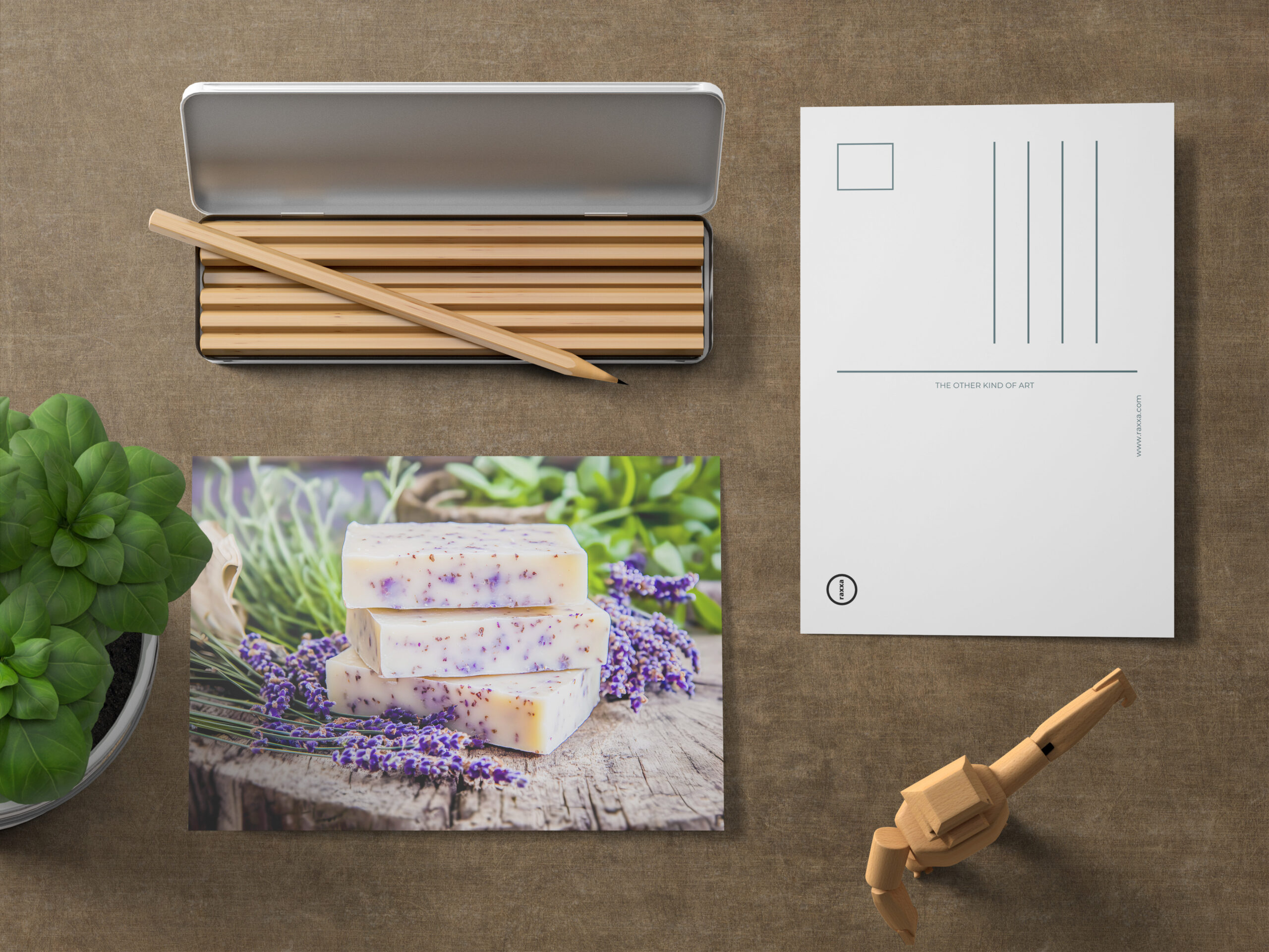 raxxa Postkarte: Lavendelbad mit Seifen und Blüten