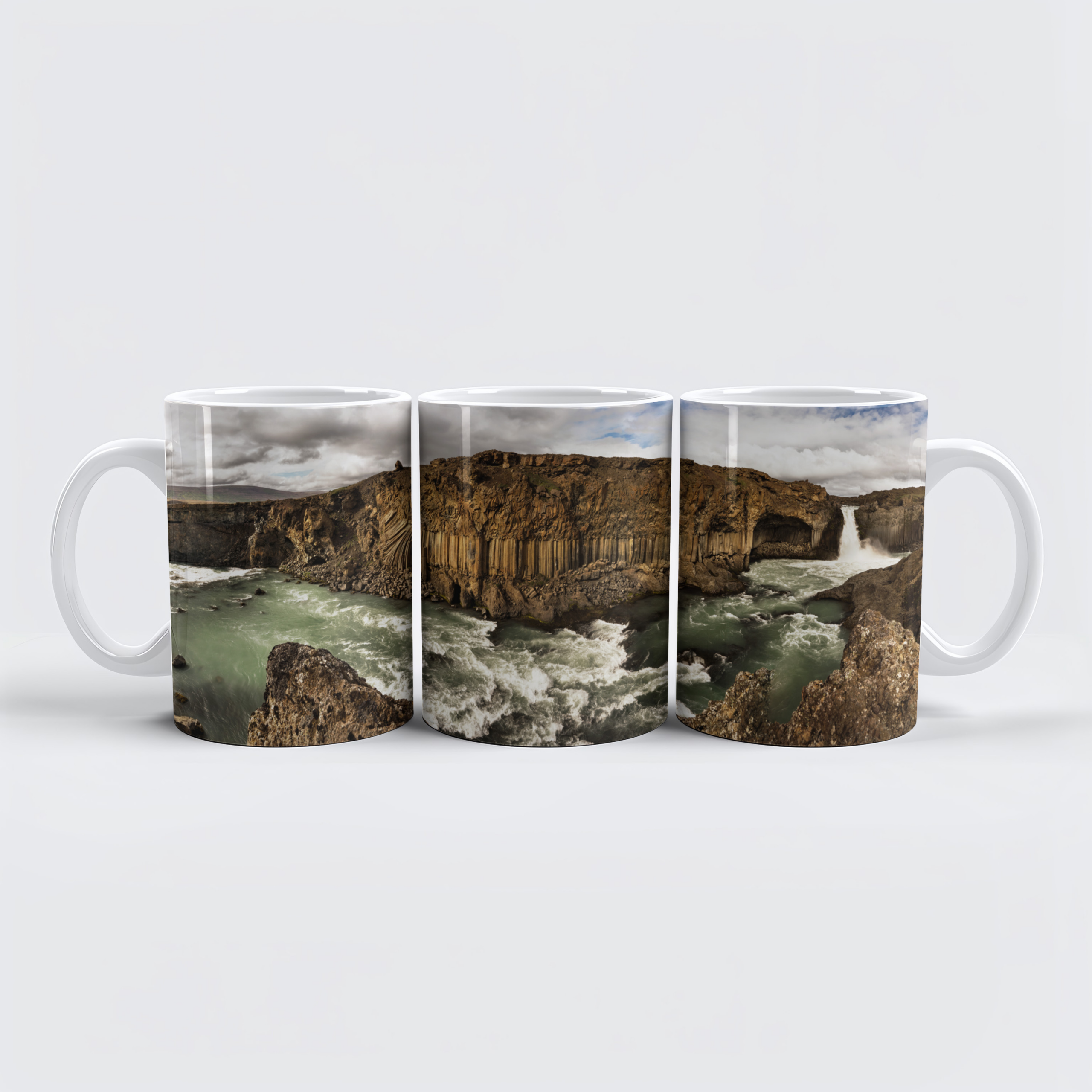 raxxa Premium-Tasse: Panorama mit Wasserfall, Felsen und weiter Landschaft