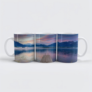 raxxa Premium-Tasse: Steg am See in den Bergen