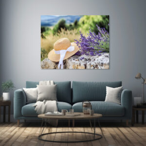 Poster: Frühlingslicht auf Lavendelstrauß mit Hut