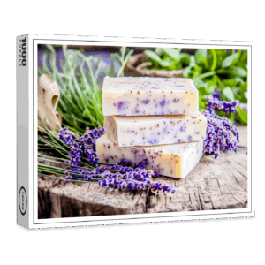 raxxa Premium-Puzzle: Lavendelbad mit Seifen und Blüten