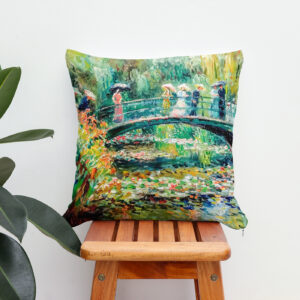 Kissen: People on garden bridge with water lilies