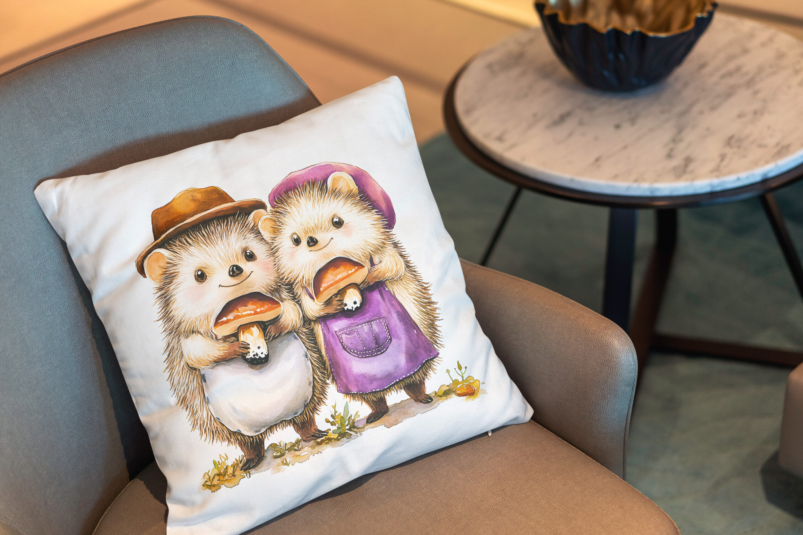 Kissen: Watercolor Illustration of Two Hedgehogs with Porcini Mushroom – Bild 2