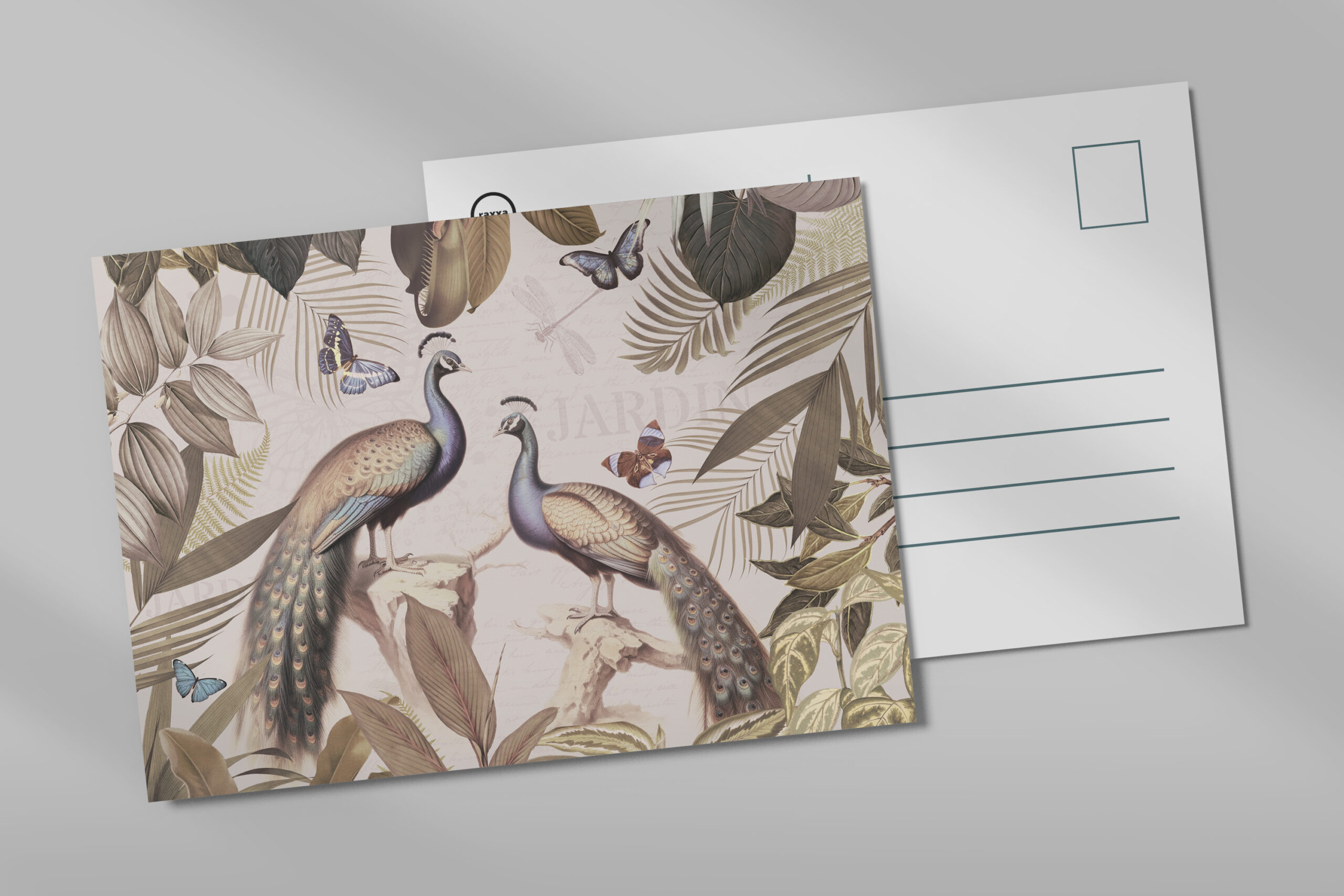 raxxa Postkarte: Exotische üppige Pfauen im tropischen Dschungel