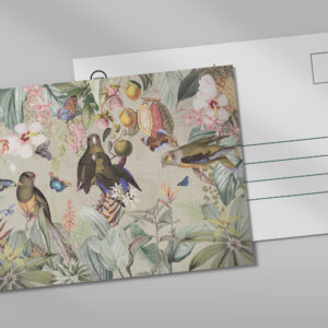 raxxa Postkarte: Lebhafte Papagein im Vintage Tropen Dschungel