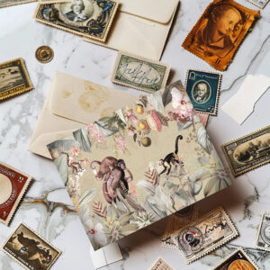 raxxa Postkarte: Verspielte Affen im Vintage Tropen Dschungel