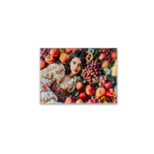 raxxa Glas-Magnet: Woman with apples and grapes