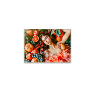 raxxa Glas-Magnet: Woman reclining among fruits and petals