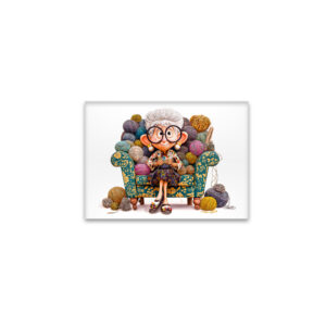 raxxa Glas-Magnet: Elderly woman knitting happily surrounded by yarn balls