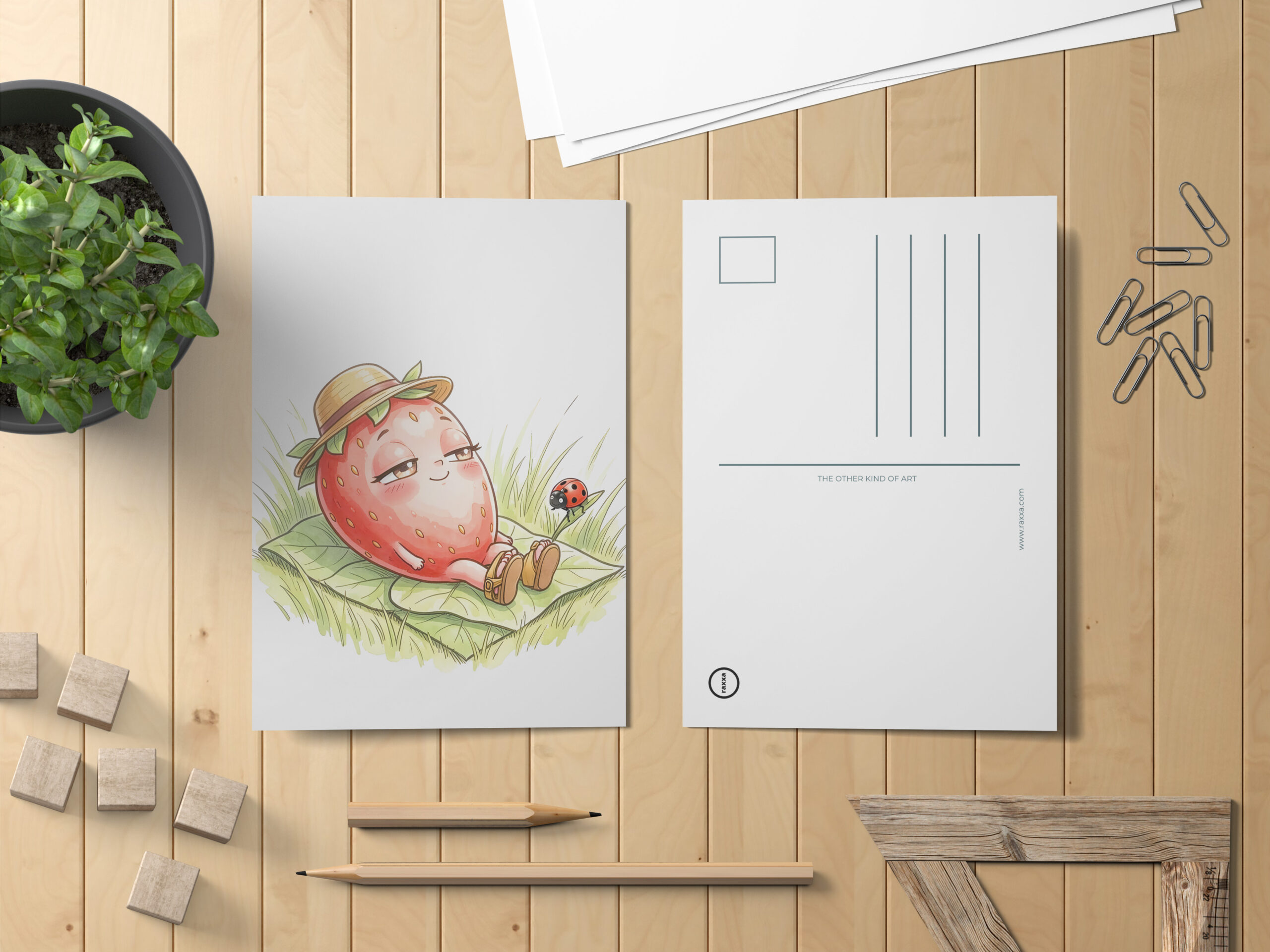 raxxa Postkarte: Summer Strawberry Character Relaxing on Leaf with Ladybug - Imagen 3