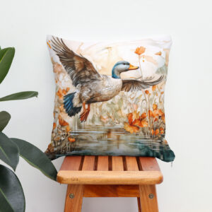 Kissen: Mallard flying above pond with flowers