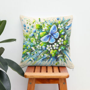 Kissen: Blue Butterfly with Forget-Me-Not Flowers in Oil Painting