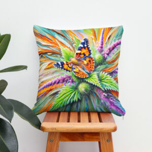 Kissen: Painted Lady Butterfly on Nettles in Oil Painting
