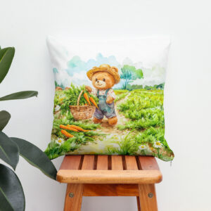 Kissen: Teddy Bear Carrying a Basket of Carrots