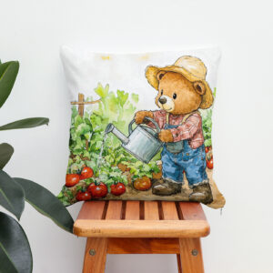 Kissen: Teddy Bear Watering Tomato Plants