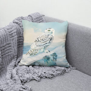Kissen: Snowy Owl in Frozen Landscape