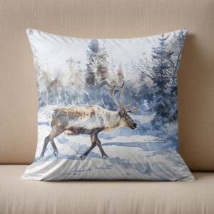 Kissen: Reindeer Walking Through Snowy Forest