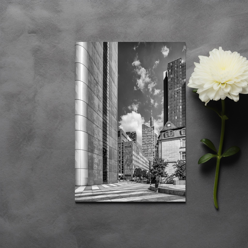 raxxa Postkarte: In the streets of Frankfurt