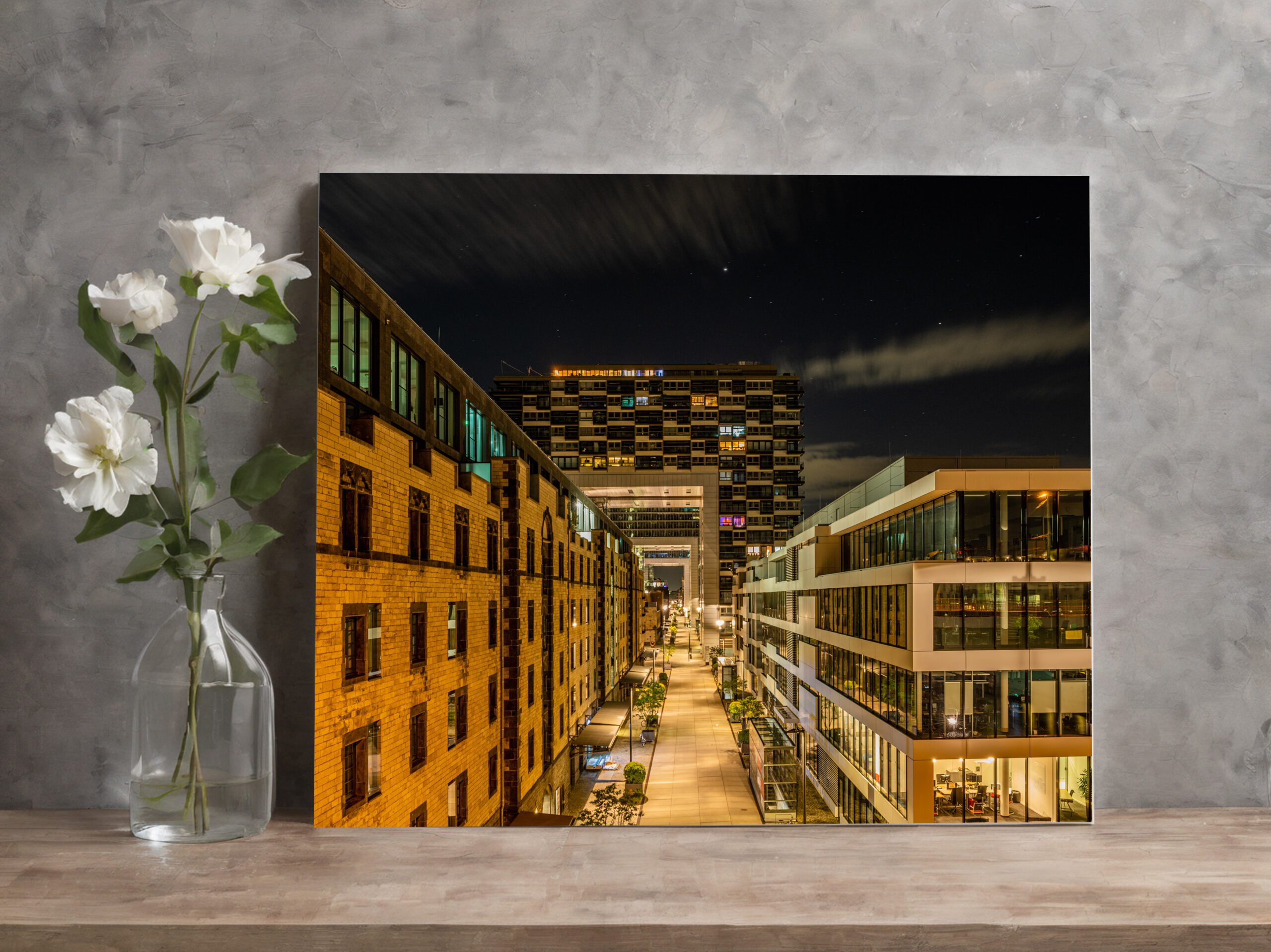 raxxa Canva: Zollhafen Köln bei Nacht