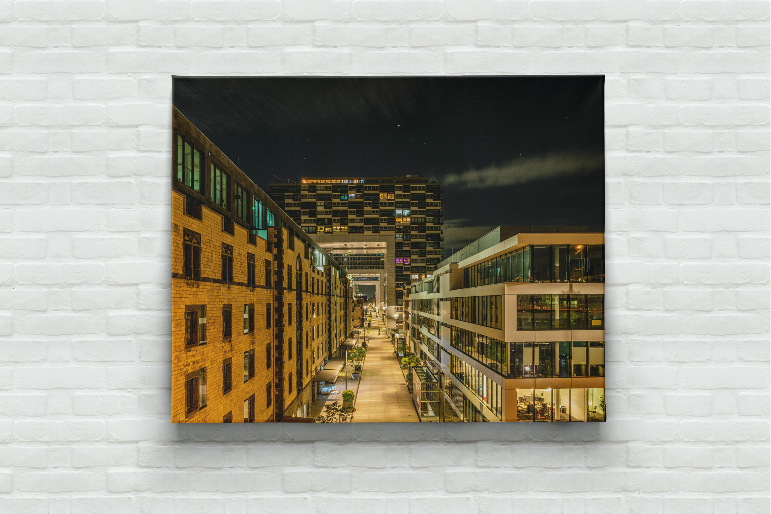 raxxa Canva: Zollhafen Köln bei Nacht – Bild 3