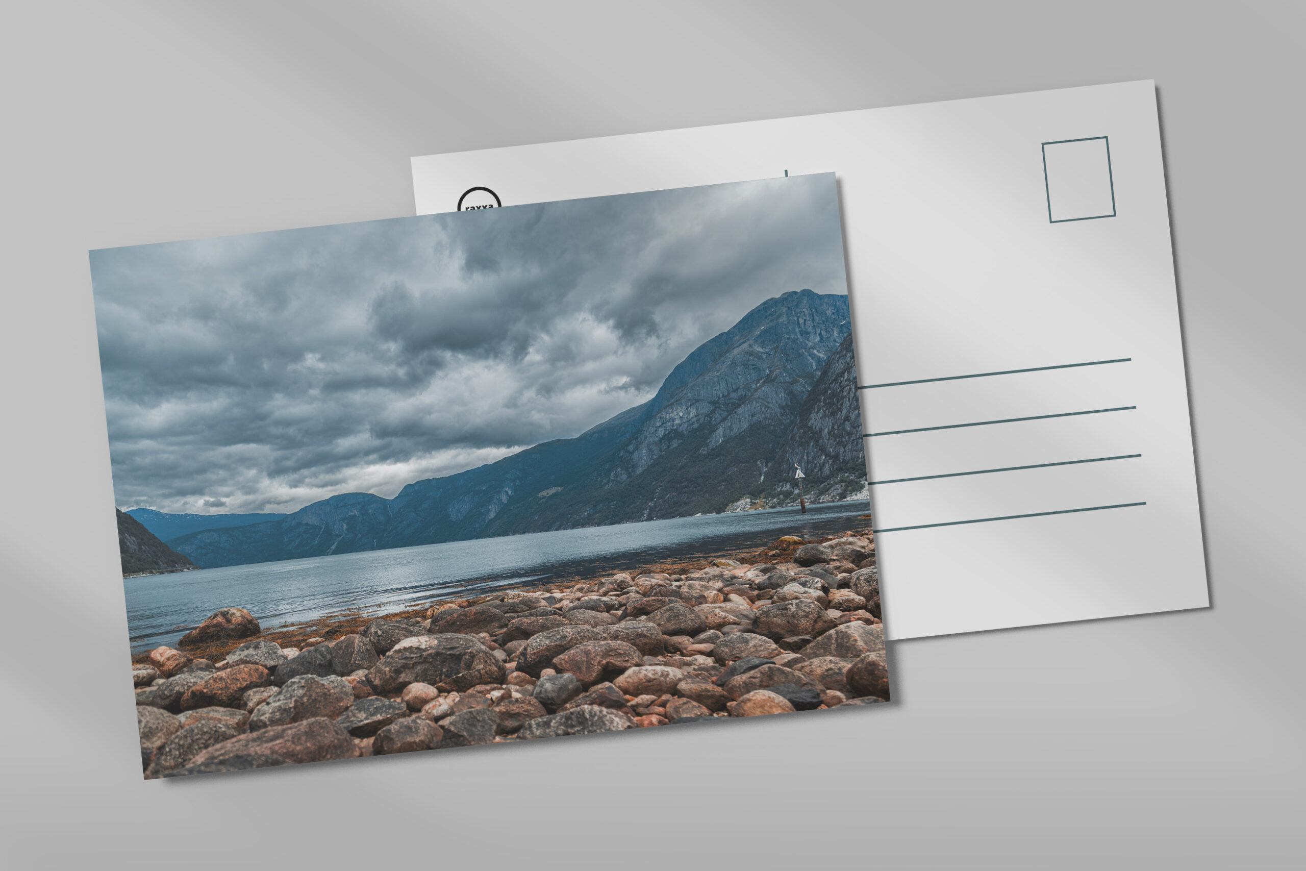 raxxa Postkarte: steinige Küste