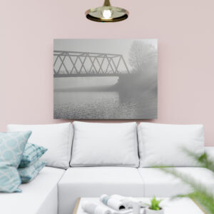 raxxa Canva: Eine Brücke im Nebel