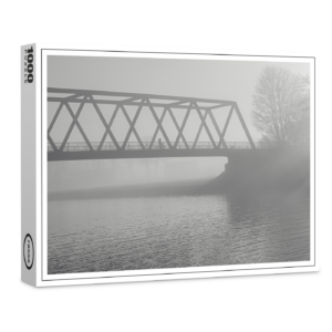 raxxa Premium-Puzzle: Eine Brücke im Nebel