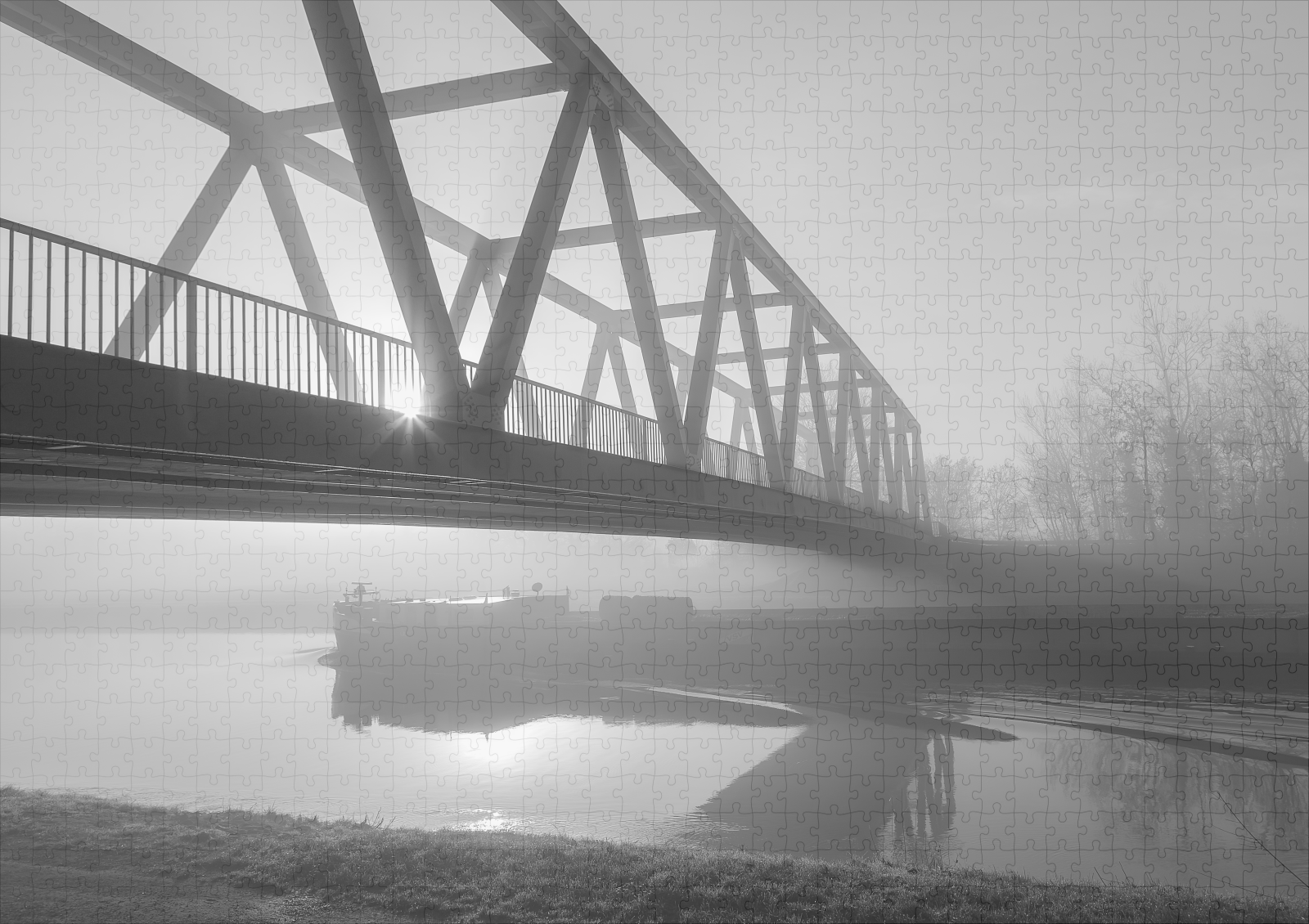 raxxa Premium-Puzzle: Morgennebel am Kanal - immagine 2